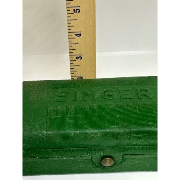 Vintage Singer Buttonholer Sewing Machine Attachment – Green Case w/ Templates - Picture 9 of 10
